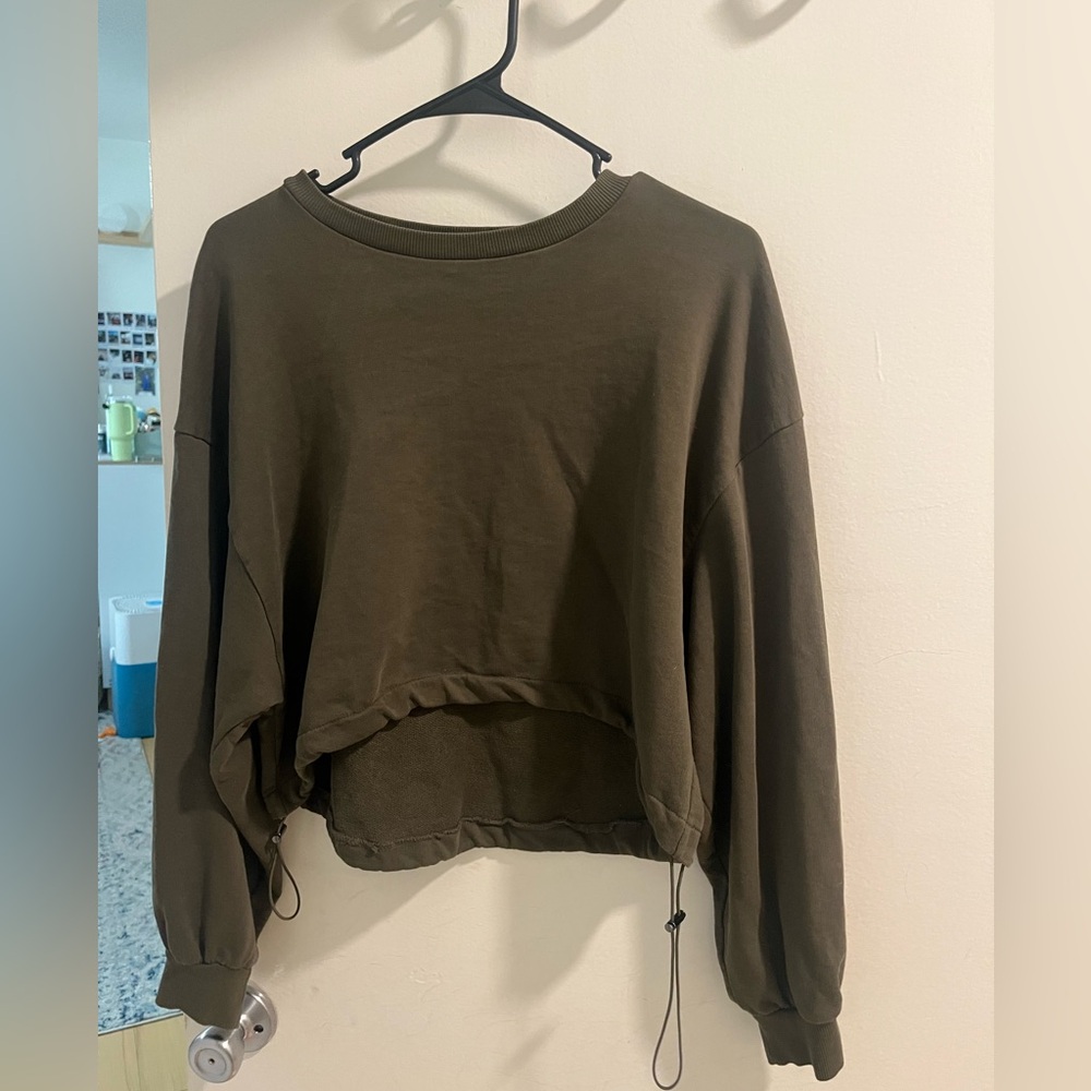Zara Cropped Olive Green light sweater - Size M